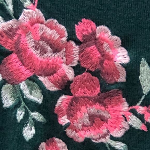 Monroe & Main Knitted Sweater Womens Size L Embroidered Roses Scoop Neck - Picture 6 of 8